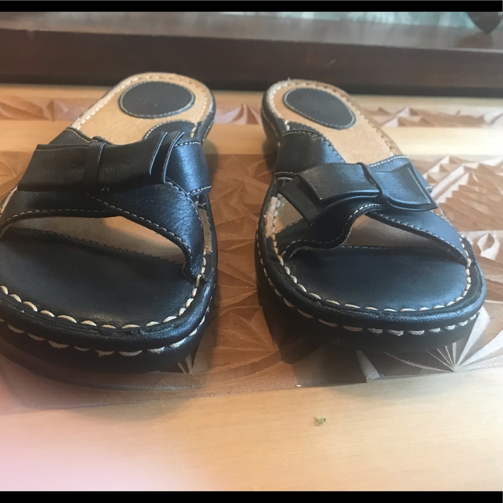 Born black sandals size 6 narrow.